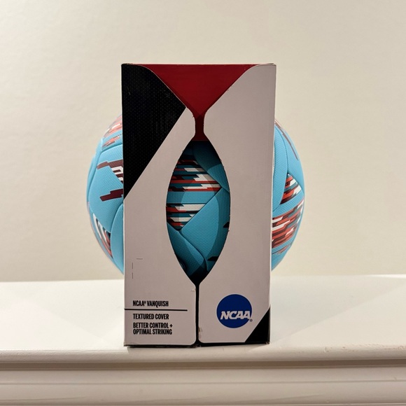 WILSON NCAA Vanquish Soccerball - Size 5 , Blue/Red/White. NEW - Picture 5 of 7